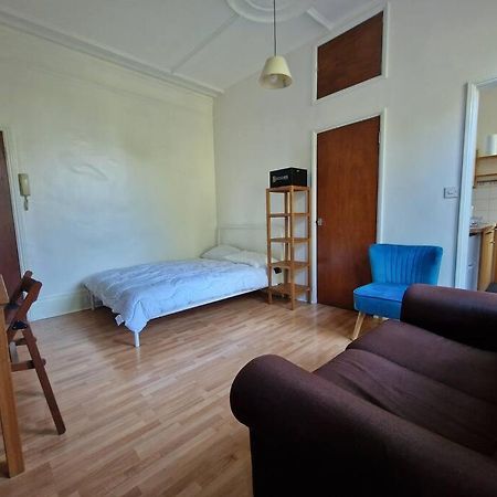 Bright Well Located Studio Flat 伦敦 外观 照片