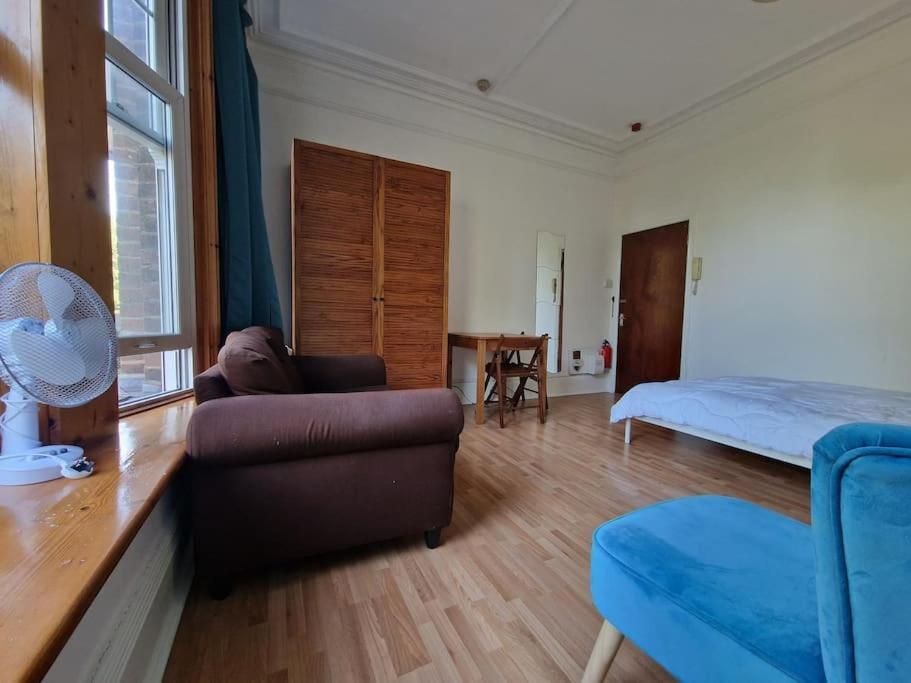 Bright Well Located Studio Flat 伦敦 外观 照片
